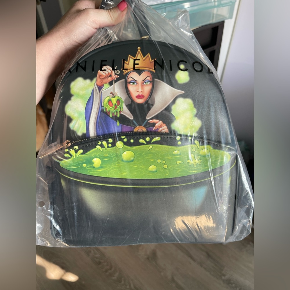 Danielle Nicole PALM Exclusive Disney’s Evil Queen Backpack (New with Tags!)